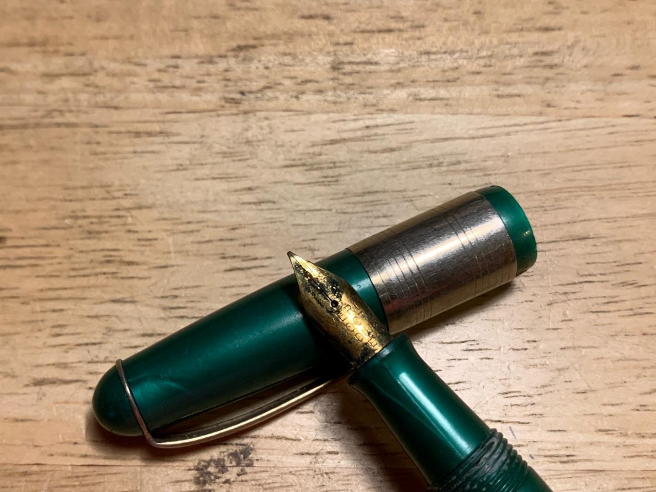 Vintage American Green Lever Fill Fountain Pen 5 3/8″
