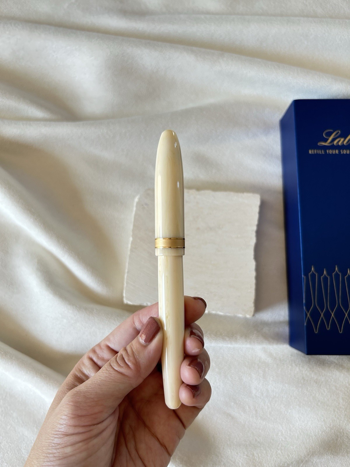 Laban Taroko Cream Acrylic Resin Fountain Pen Gold Trim M Nib with Box
