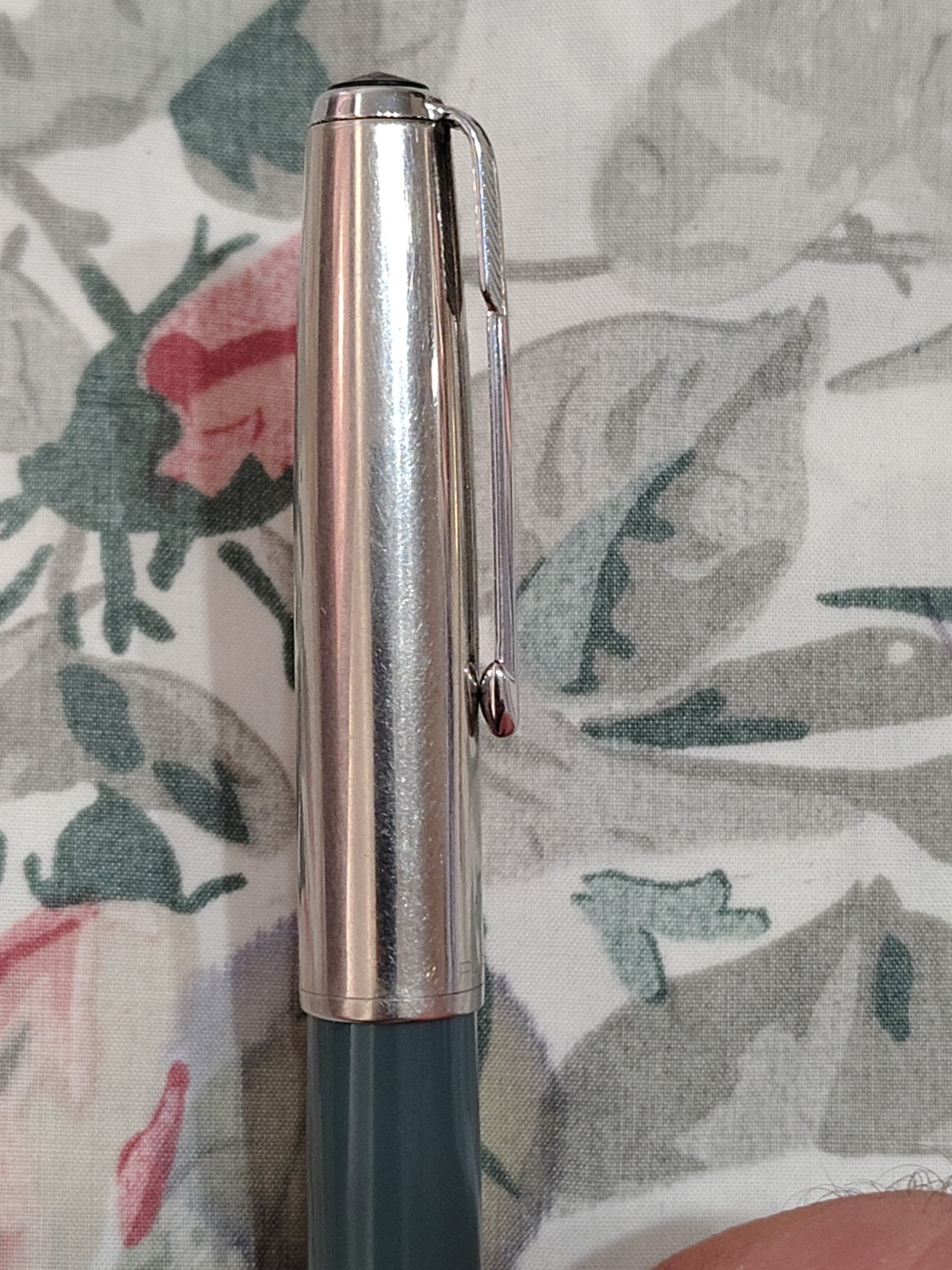 PARKER 51 CHROME CAP, GREY BARREL FOUNTAIN PEN OCTANIUM FINE NIB USA