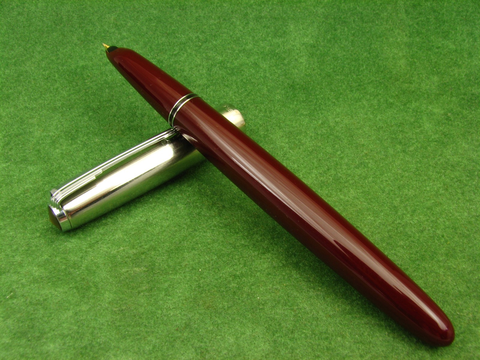 Vintage Hero 571 Fountain Pen 12K Gold Nib China 60s