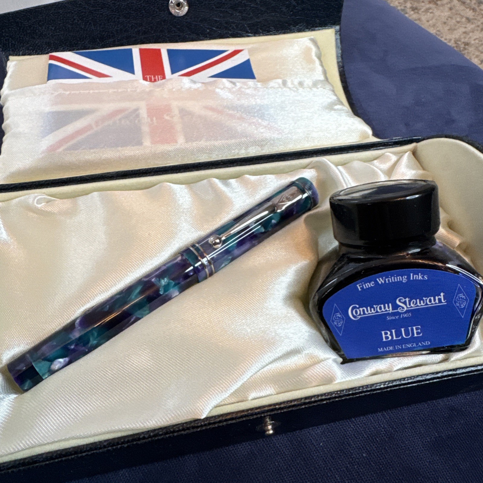 CONWAY STEWART RARE DANDY WITH 18ct white gold TRIM FOUNTAIN PEN # 32 of 500