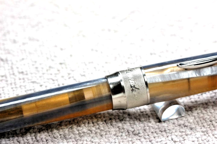 PINEIDER ARCO BYSANTIUM FOUNTAIN PEN – GOLD STONE (LIMITED EDITION) 14K EF NIB