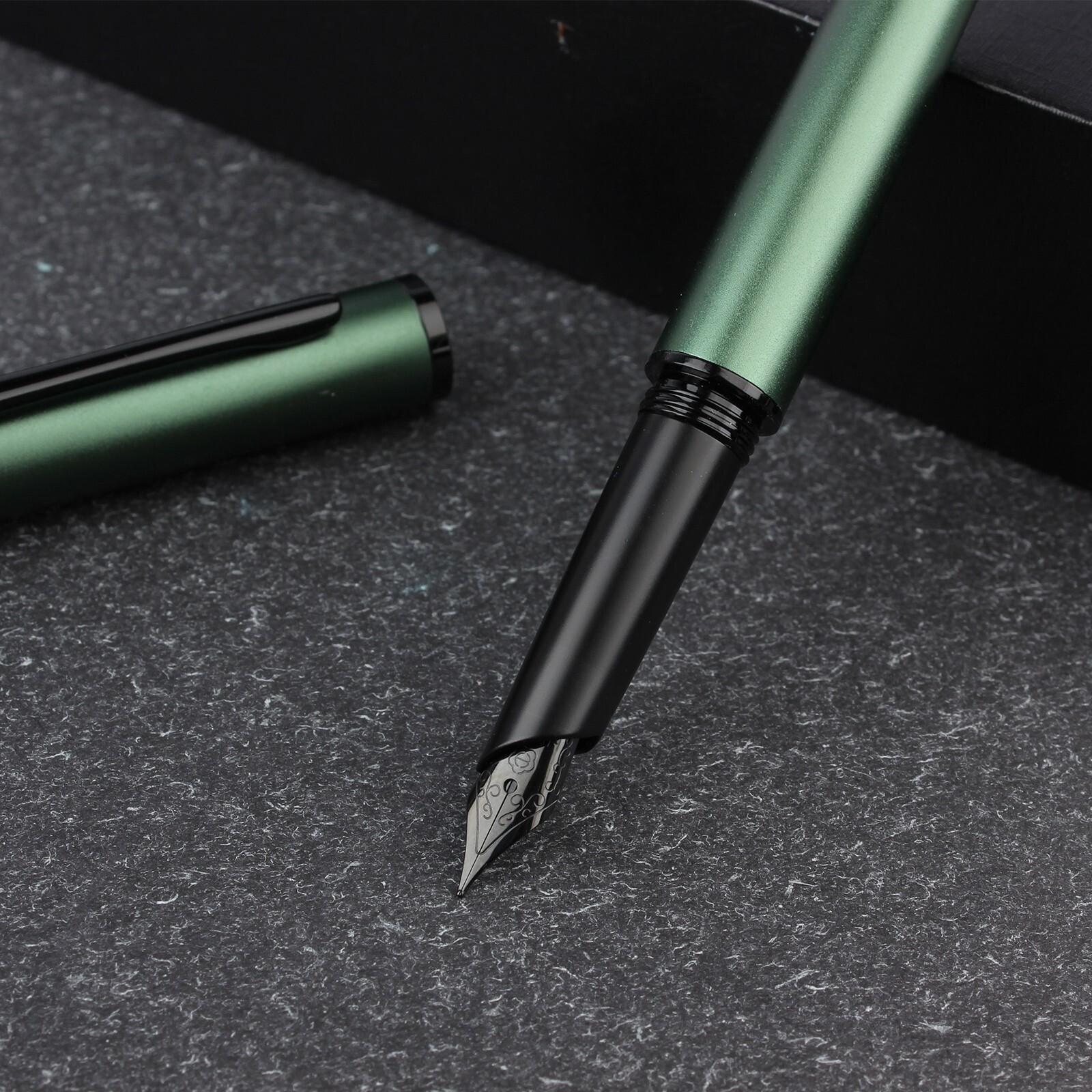 Green Metal Fountain Pen Fine Nib 0.5mm Iridium Free Engraving Business Gift