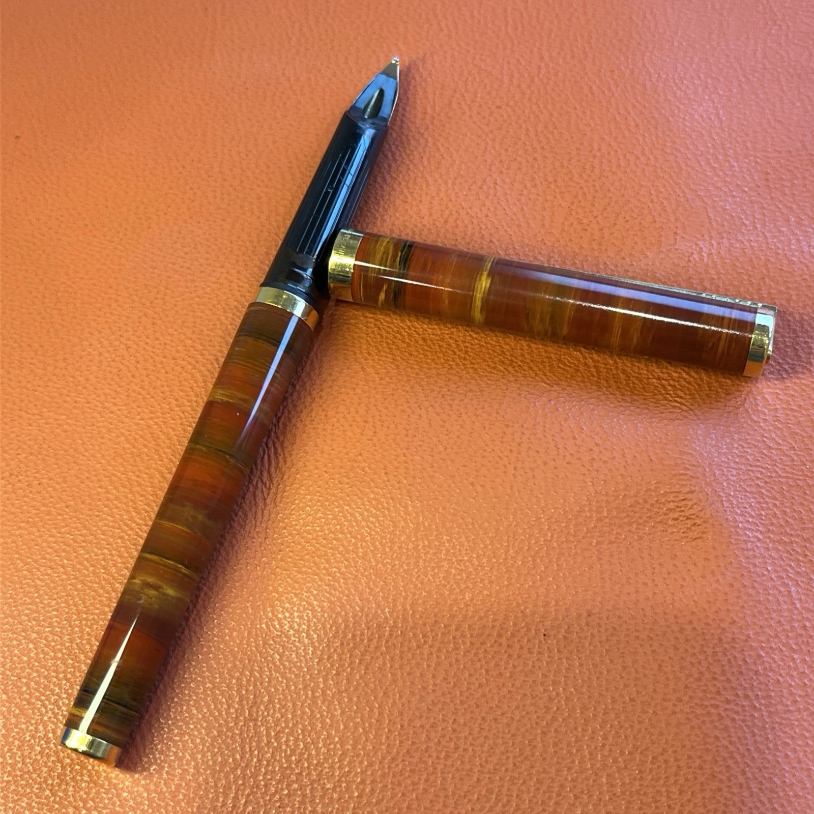 S.T. Dupont Paris Laque de Chine Fountain Pen 18K Gold Nib Brown Tortoise France