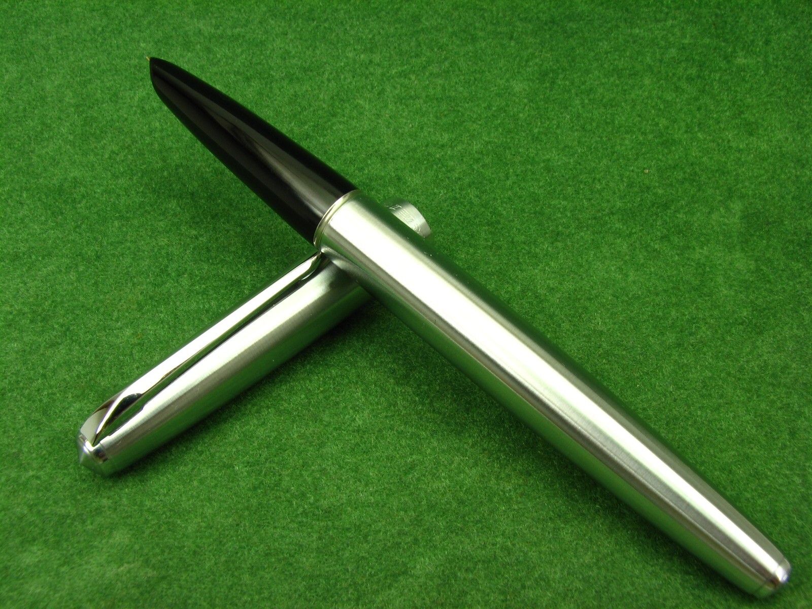 Vintage Hero 100 Fountain Pen 14K Gold Nib China 90s NOS