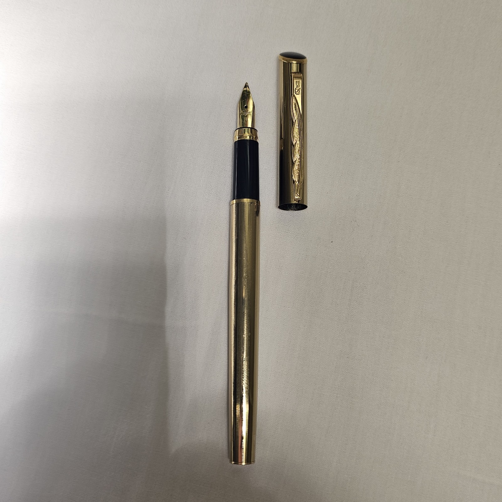 Vintage Quill Fountain Pen Gold Tone USA Medium Nib M Untested As-Is