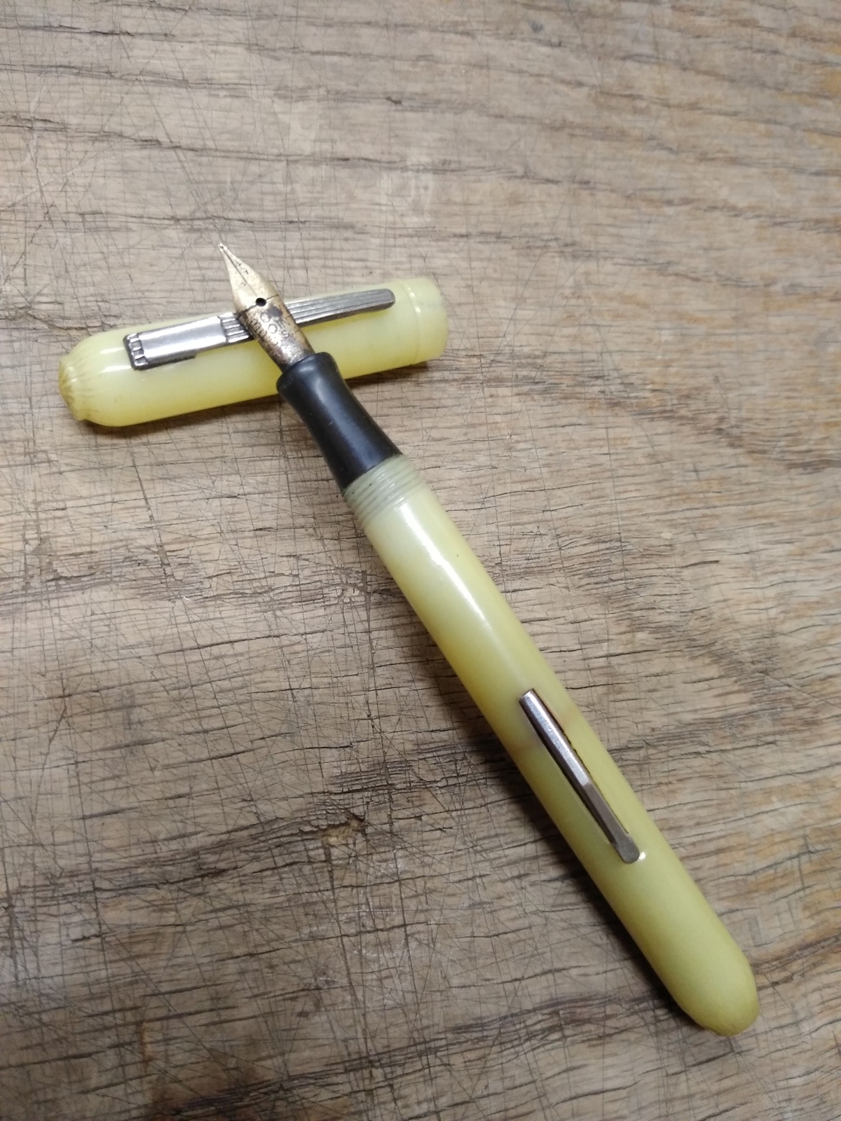 Vtg Unbranded Pocket Clip Fountain Pen With Bowl Point Nib Nice Barrel and Cap!
