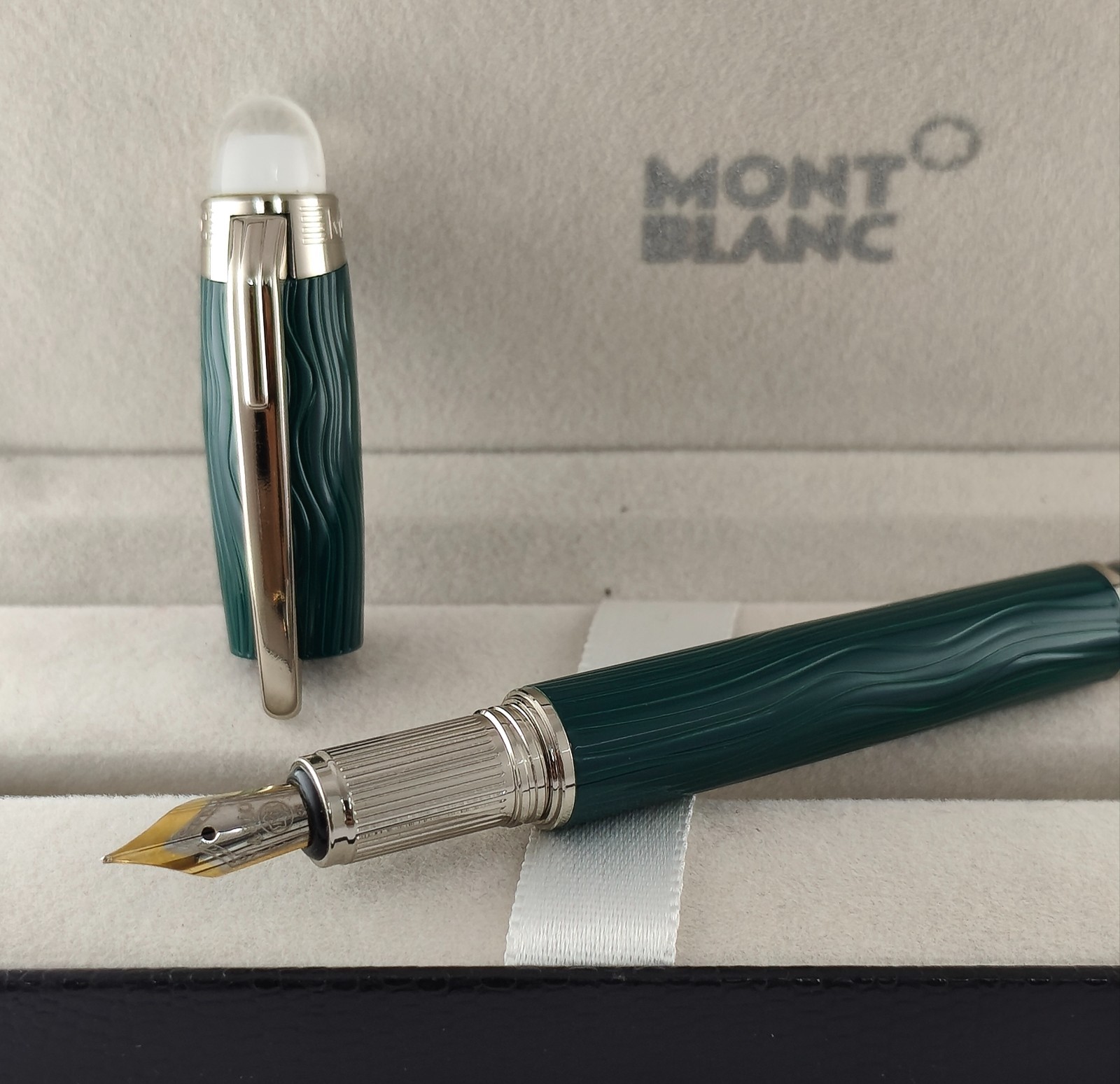 Montblanc Green Body + Green Clip / Fountain Pen / Empty Refill