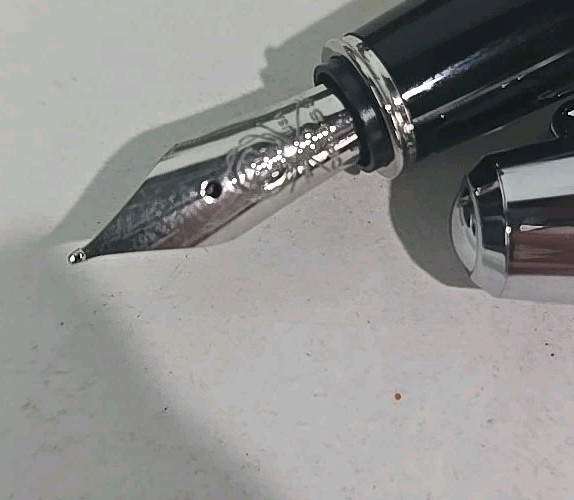 Cross Bailey Fountain Pen -Black Lacquer & Chrome With 5 Black Ink Cartriges