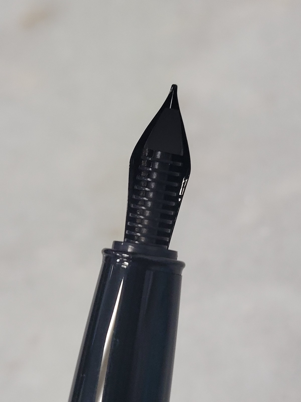 Cross Bailey Zodiac Year of the Horse M Fountain Pen in Matte Black – loose cap