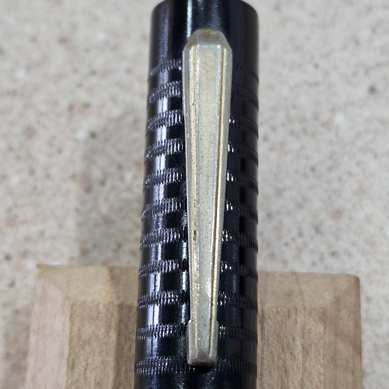 Unbranded Lever Fill Black Etched Cap & Barrel With Pointed Ends 5″ Fountain Pen
