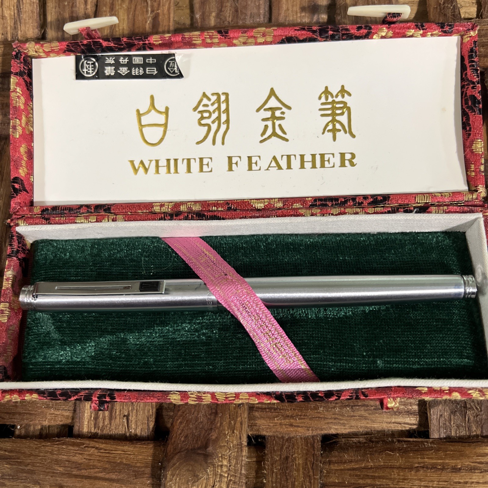 White Feather 12K Fountain Pen In Case Made In China