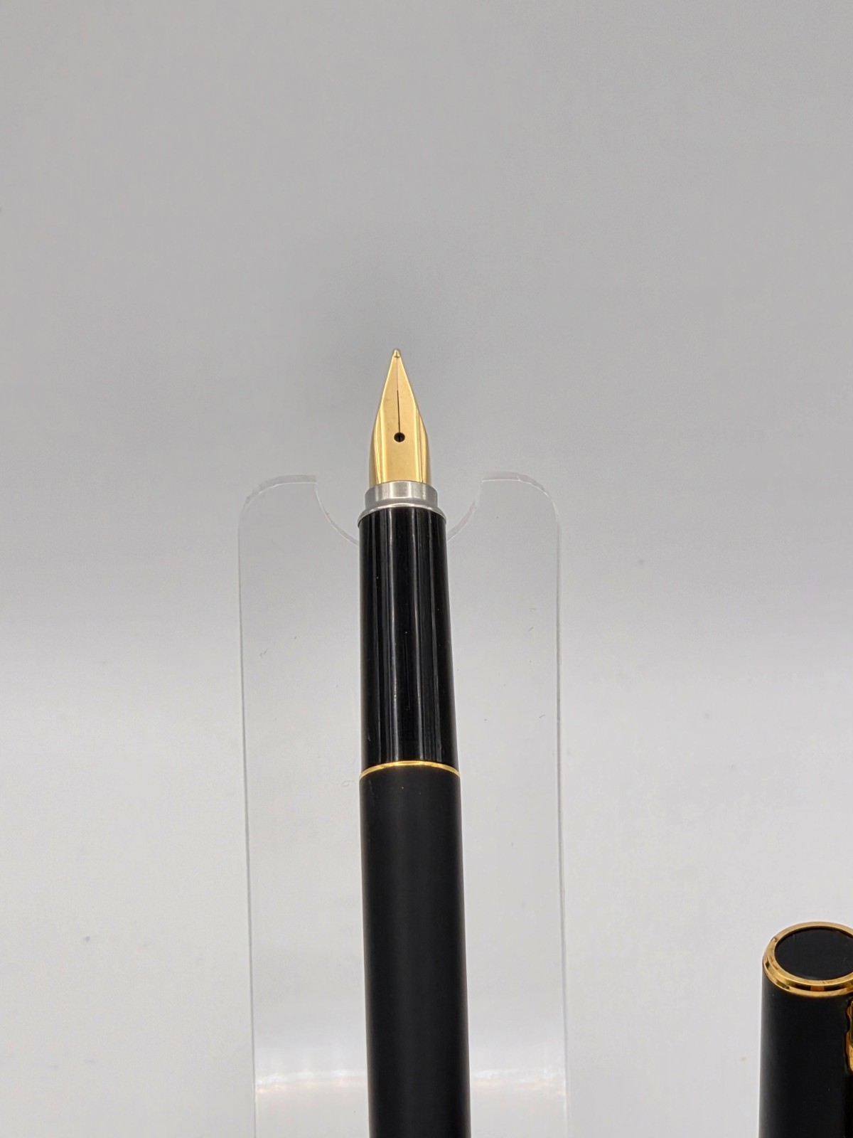 Vintage Aurora Marco Polo Matte Black Fountain Pen Gold Trim M Nib Boxed Italy