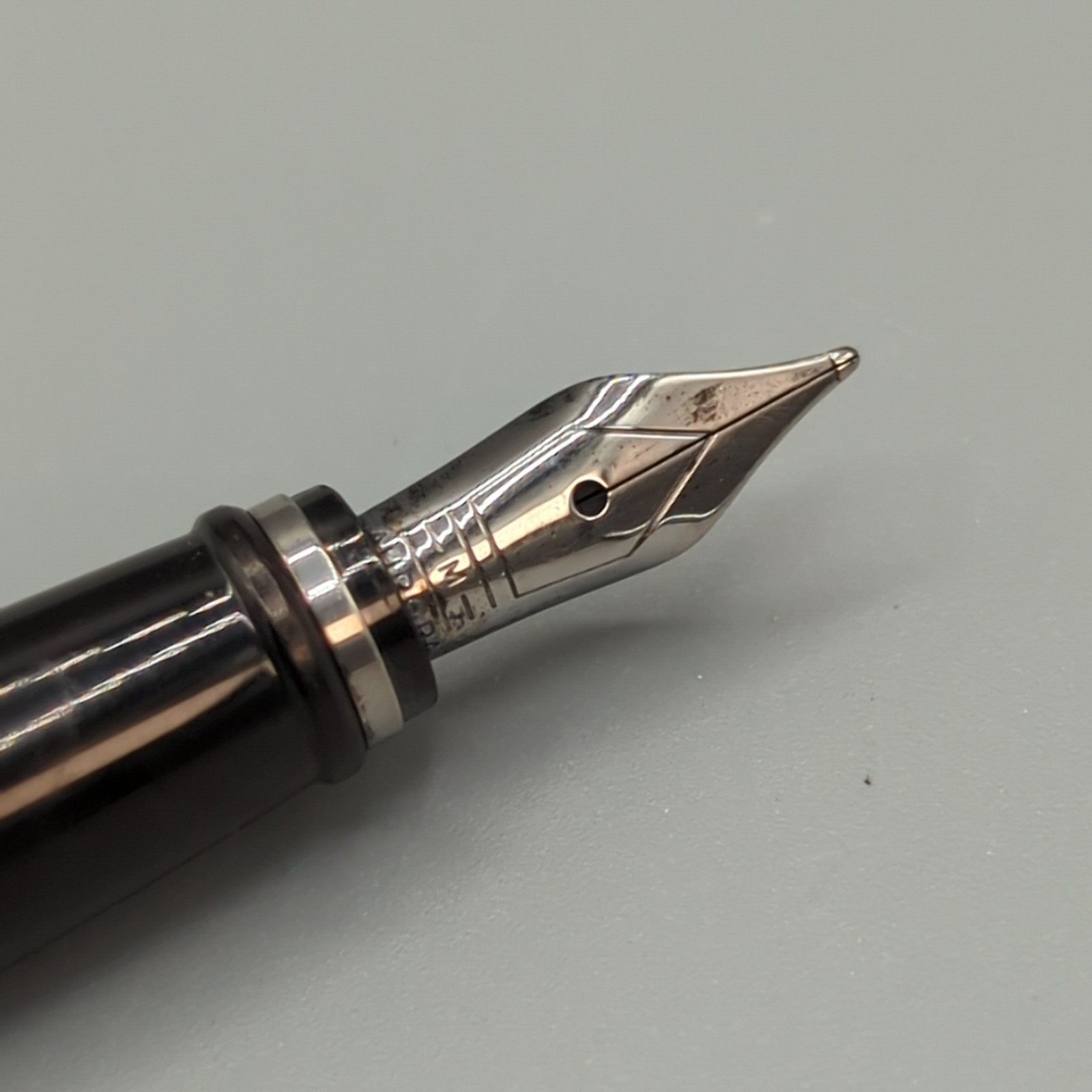 Aurora TU Fountain Pen – Black With Chrome Trim Medium Nib Italy Used