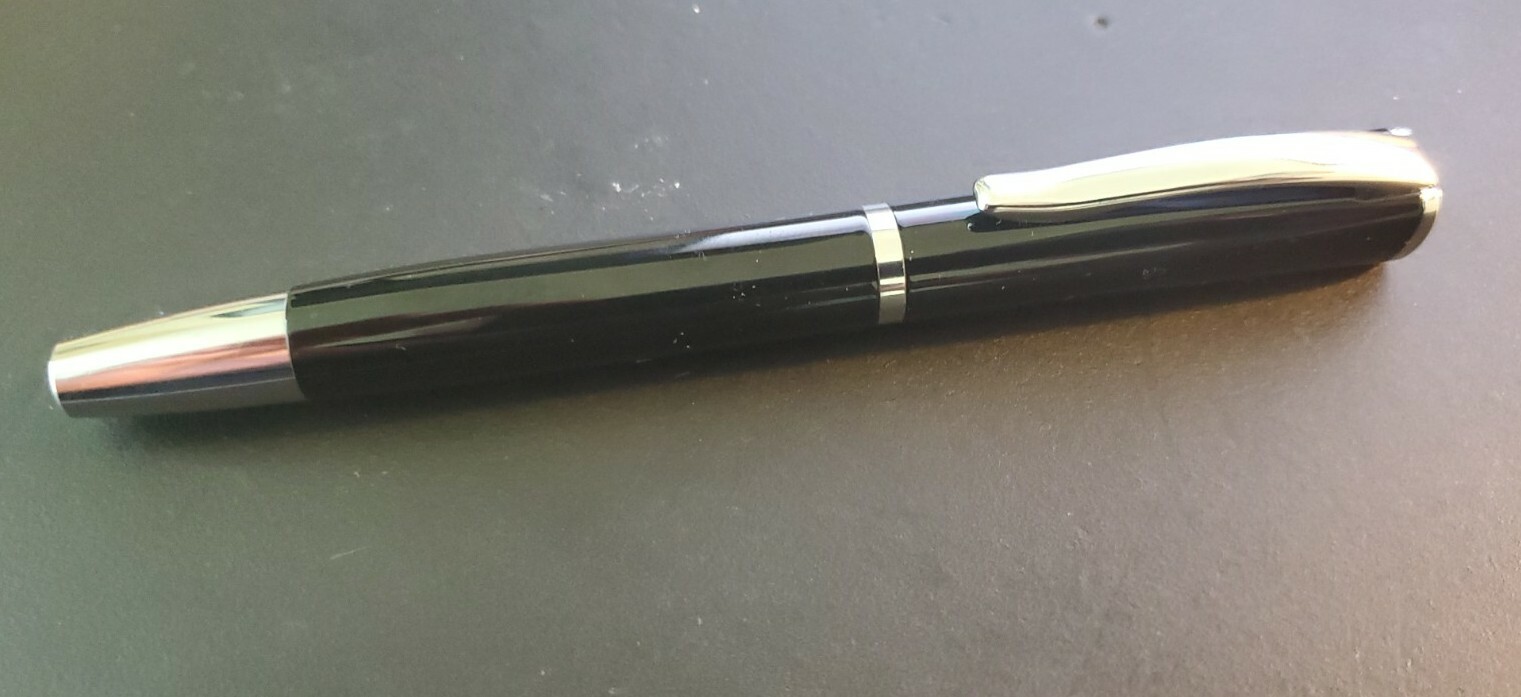 New Large Unbranded Black Fountain Pen and Parker Quink Blue 30ml bottle