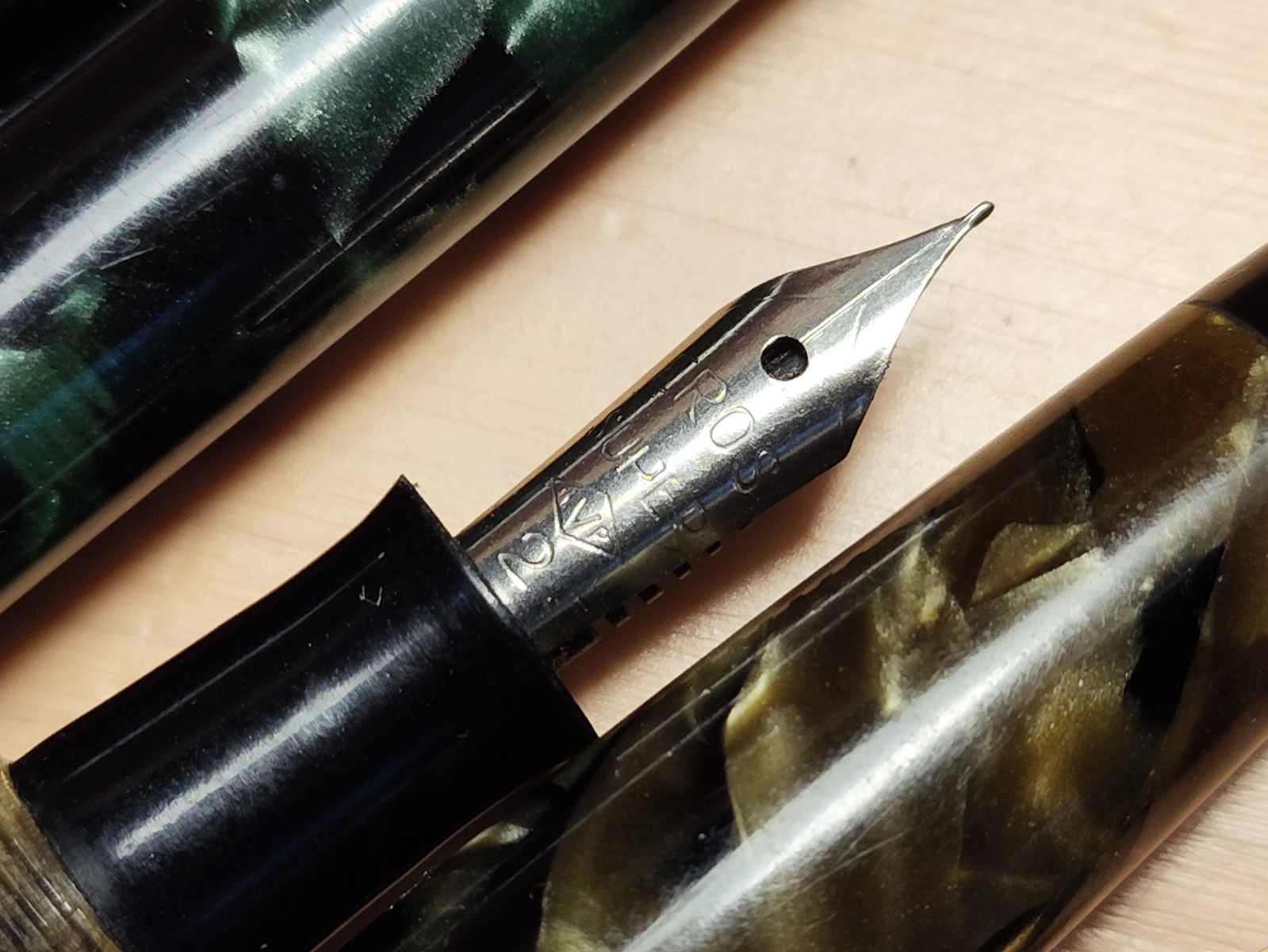 Beautiful French lady fountain pens. Art Deco / France 1930.