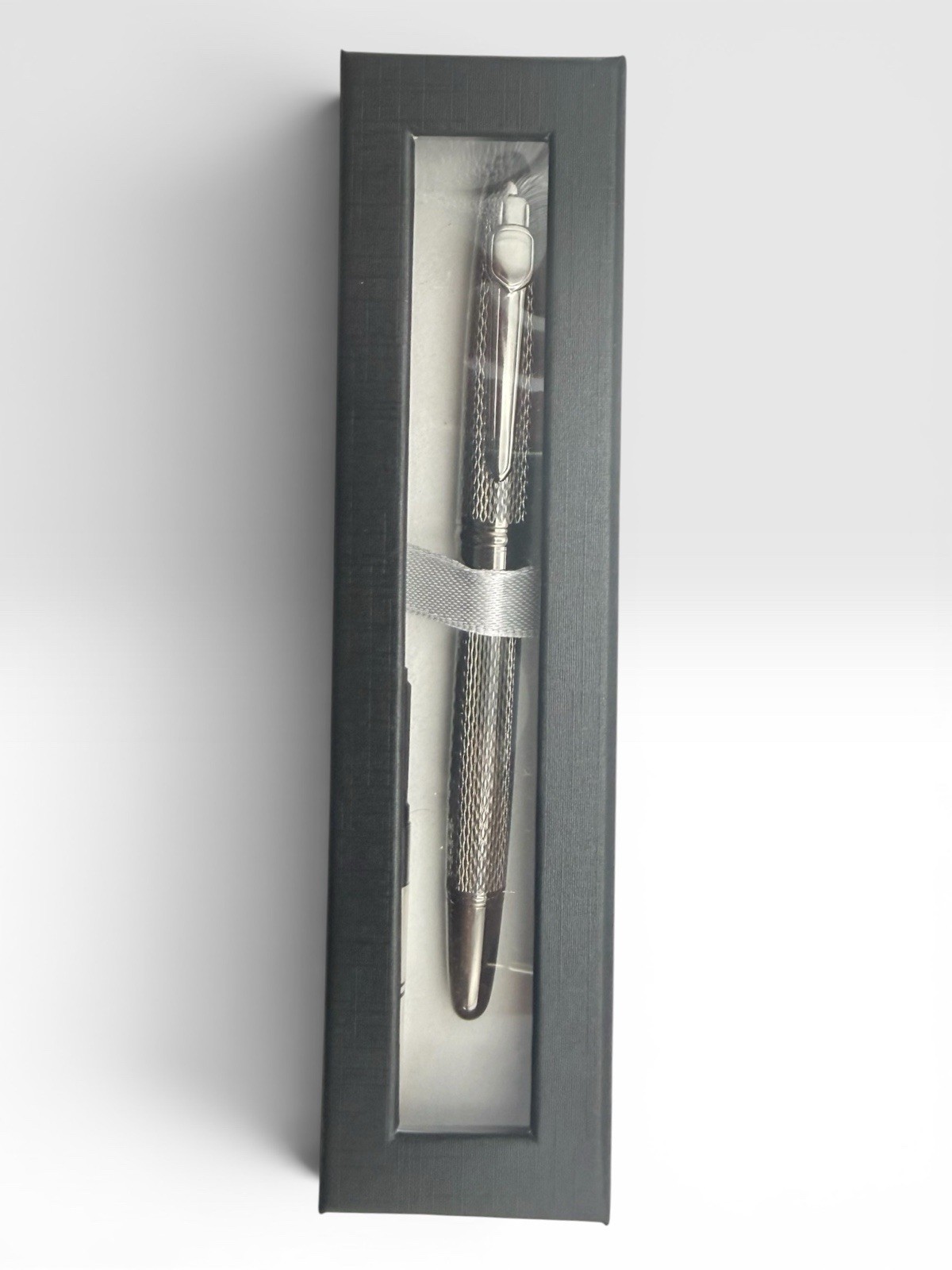 Fountain Pen Medium (M) Nib Gunmetal Knurled Metal Barrel Nice Gift Box