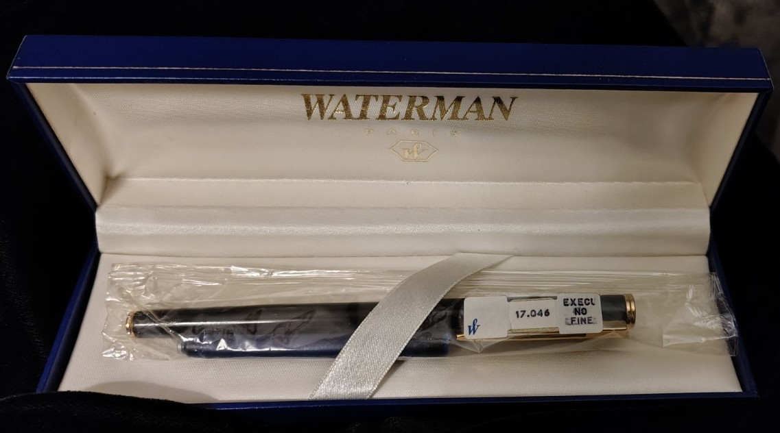 Waterman Paris Executive Black Lacquer Fountain Pen 18K Nib New in Box