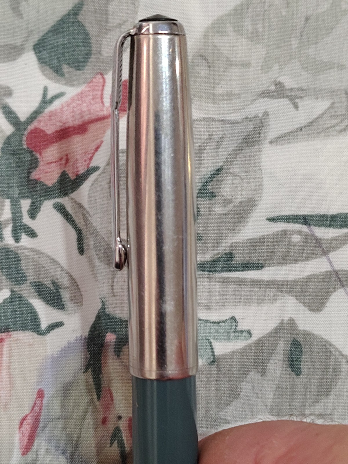 PARKER 51 CHROME CAP, GREY BARREL FOUNTAIN PEN OCTANIUM FINE NIB USA
