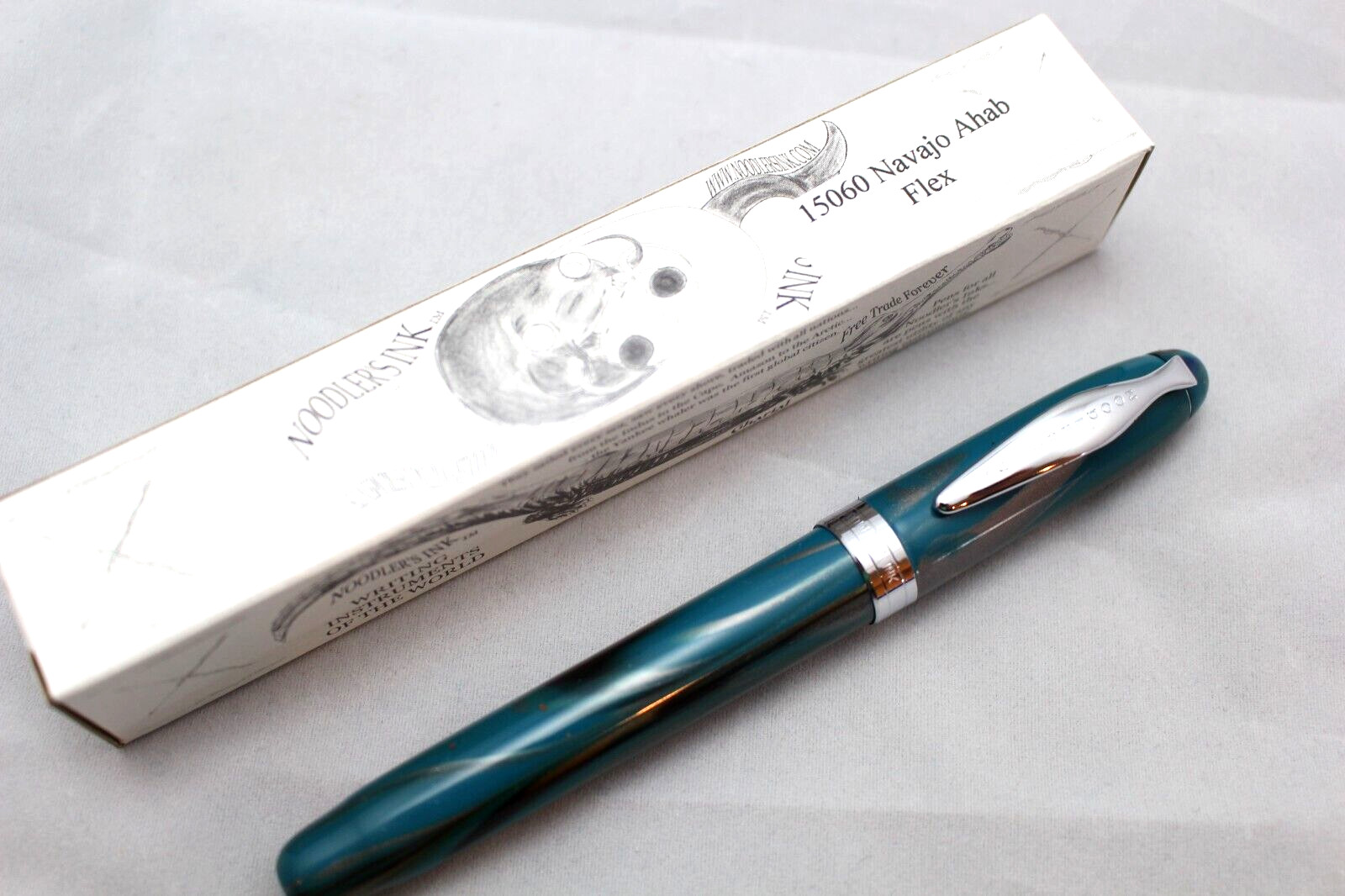 NOODLERS MESA TURQUOISE AHAB PISTON FLEX NIB FOUNTAIN PEN