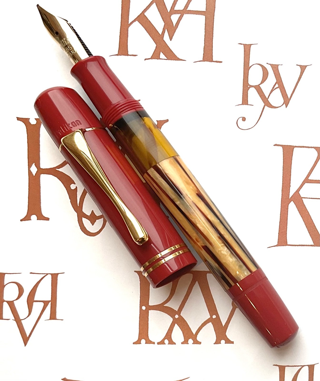 Pelikan M101N Tortoiseshell Red FP, 14K Medium Smooth Cursive Italic Nib, Mint