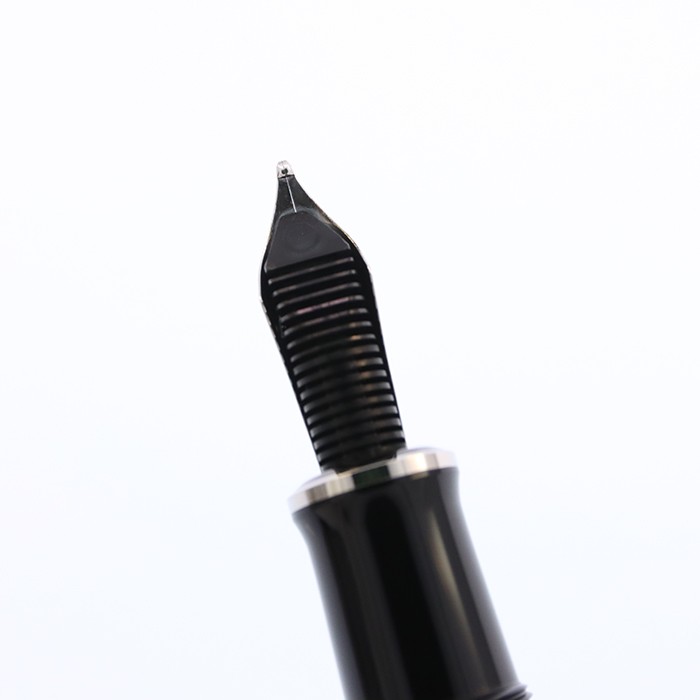 Pelikan Souveran M605 Black Fountain Pen M Nib