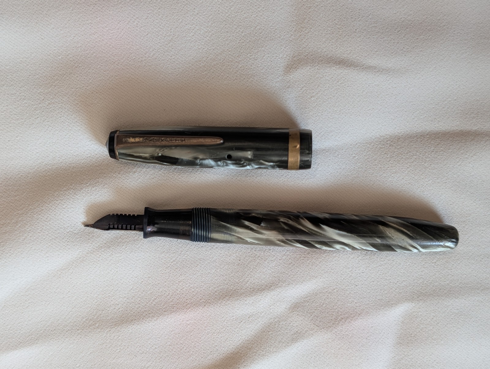 Vintage Parker Parkette Gray Pearl Lever Fill Fountain Pen ORIGINAL 14K Gold Nib