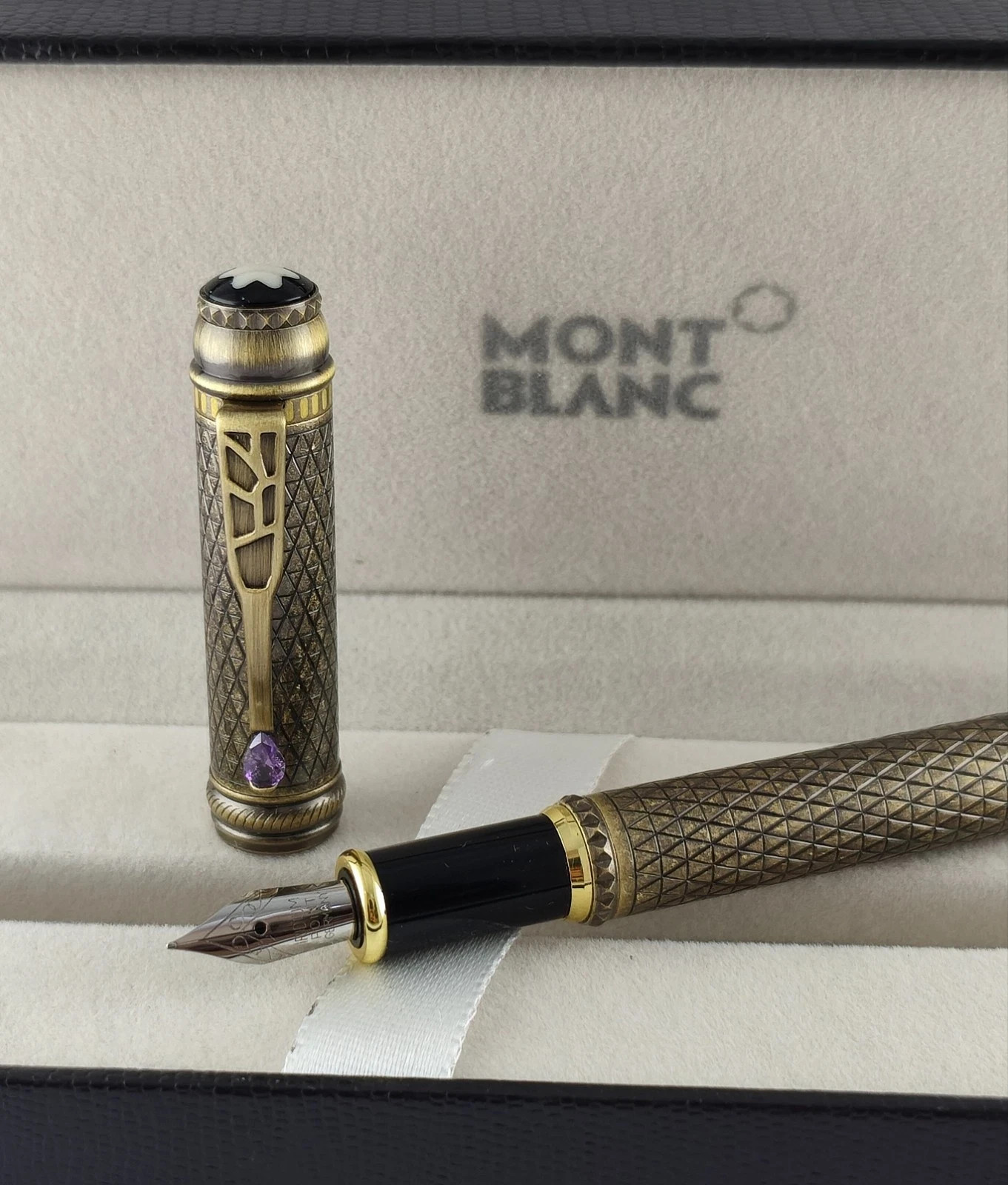 Montblanc Patron of Art Gold Body + Gold Clip Fountain Pen / Empty Ink