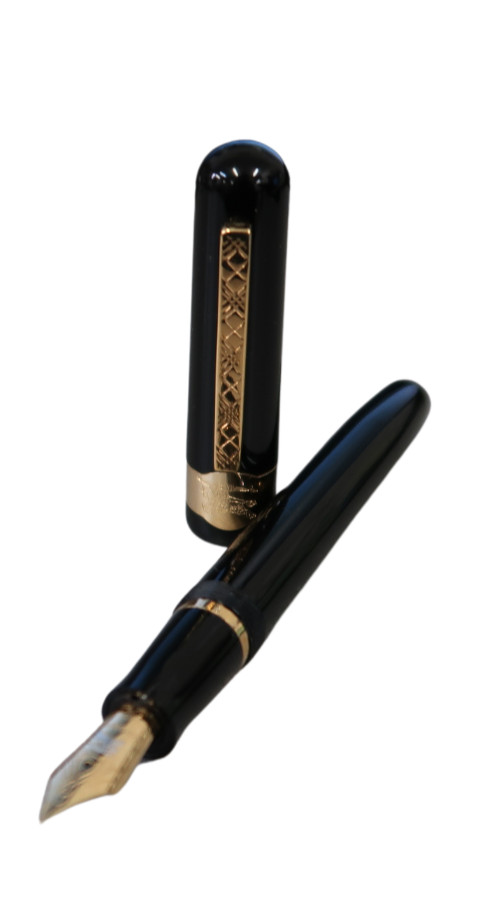 Burberry Fountain Pen 18Kt Gold Medium Point Nib With Pen Case And Converter