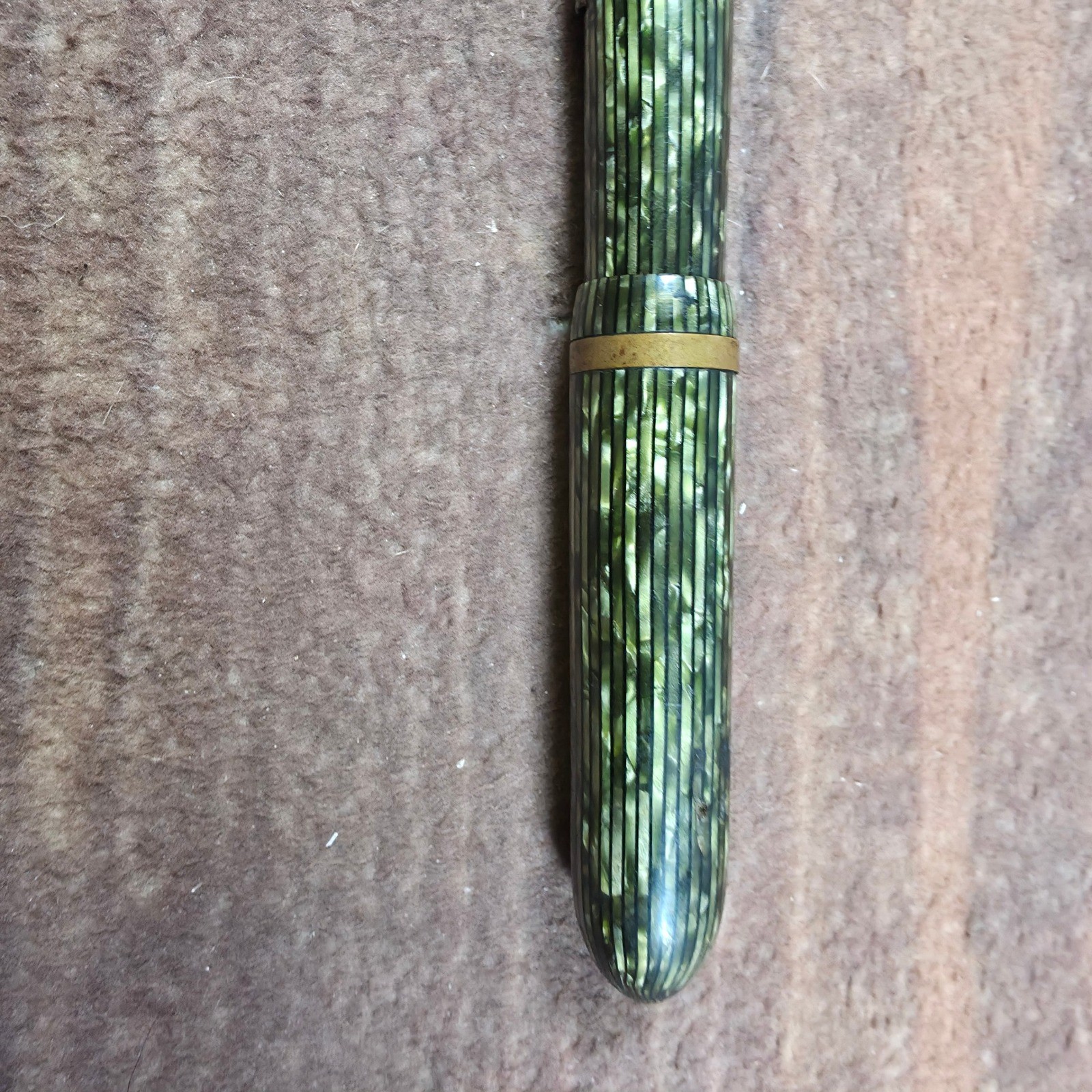 Vintage Striated Fountain Pen 14K Gold Nib Green Gold Good Lever Fill USA