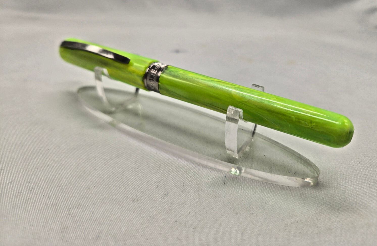 Visconti Breeze Marbled Lime Resin M Nib Fountain Pen+converter