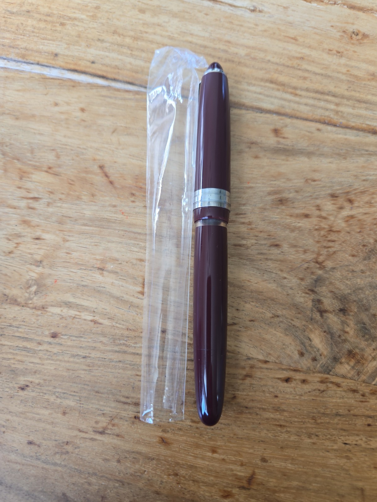 WALITY AIRMAIL Burgundy Metal Acrylic Fountain Pen VINTAGE Med Tip Nos