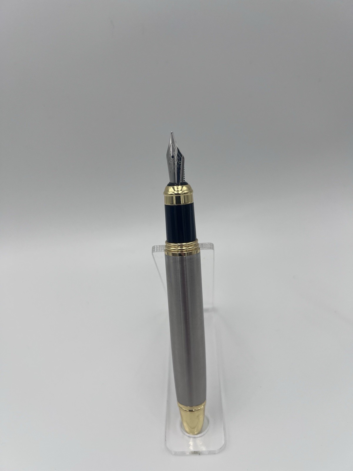 NEW HERO Olympia Fountain Pen w/ Gold Trim, Fine (F)