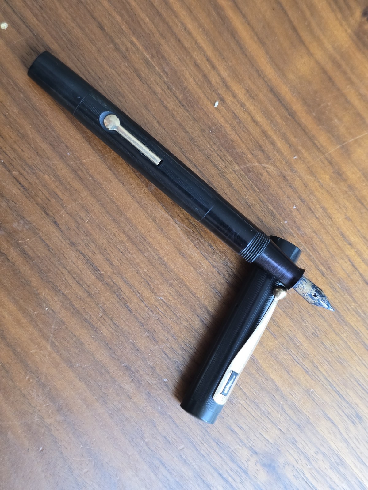 Vintage Merite Black Chased Hard Rubber Fountain Pen, 14k Nib, Working