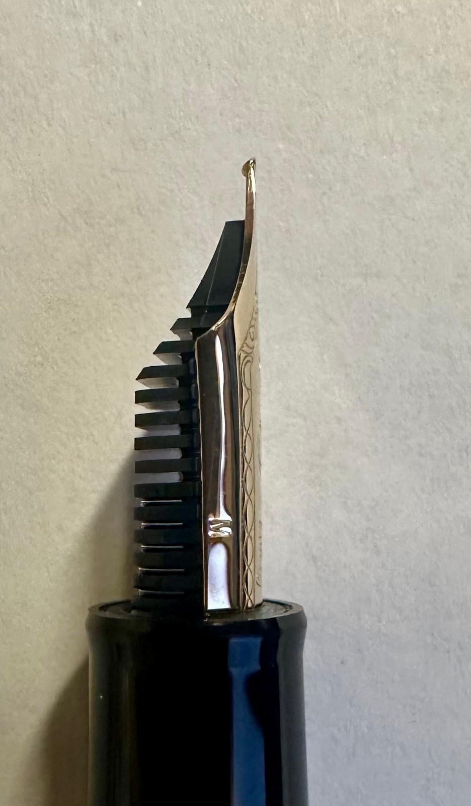 Sailor Profit Standard – Medium Nib – 21k -Black Resin – With Box & Converter