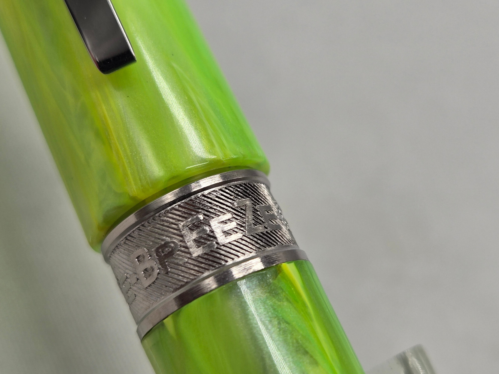 Visconti Breeze Marbled Lime Resin M Nib Fountain Pen+converter