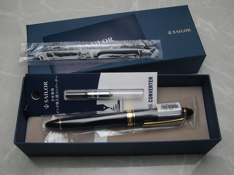 Japanese Sailor Profit Standard 21 / Black 21K M-nib with converter 11-1521-420