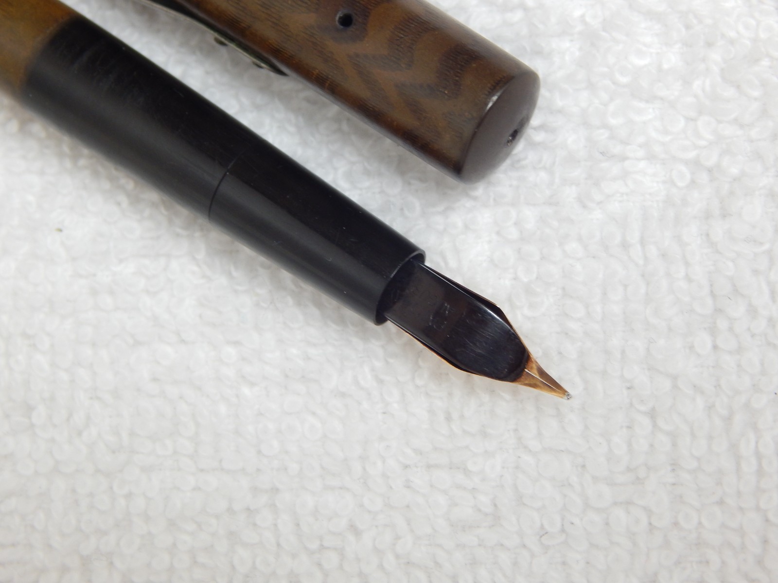 LOT# 228N. VINTAGE WATERMAN ‘S 12 EYEDROPPER FOUNTAIN PEN. FLEX NIB, F TO BB+