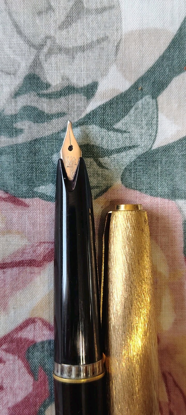 Soyuz SV, USSR Pen 14k Gold Nib Gold Filled Cap,Black Barrel Built In Filler