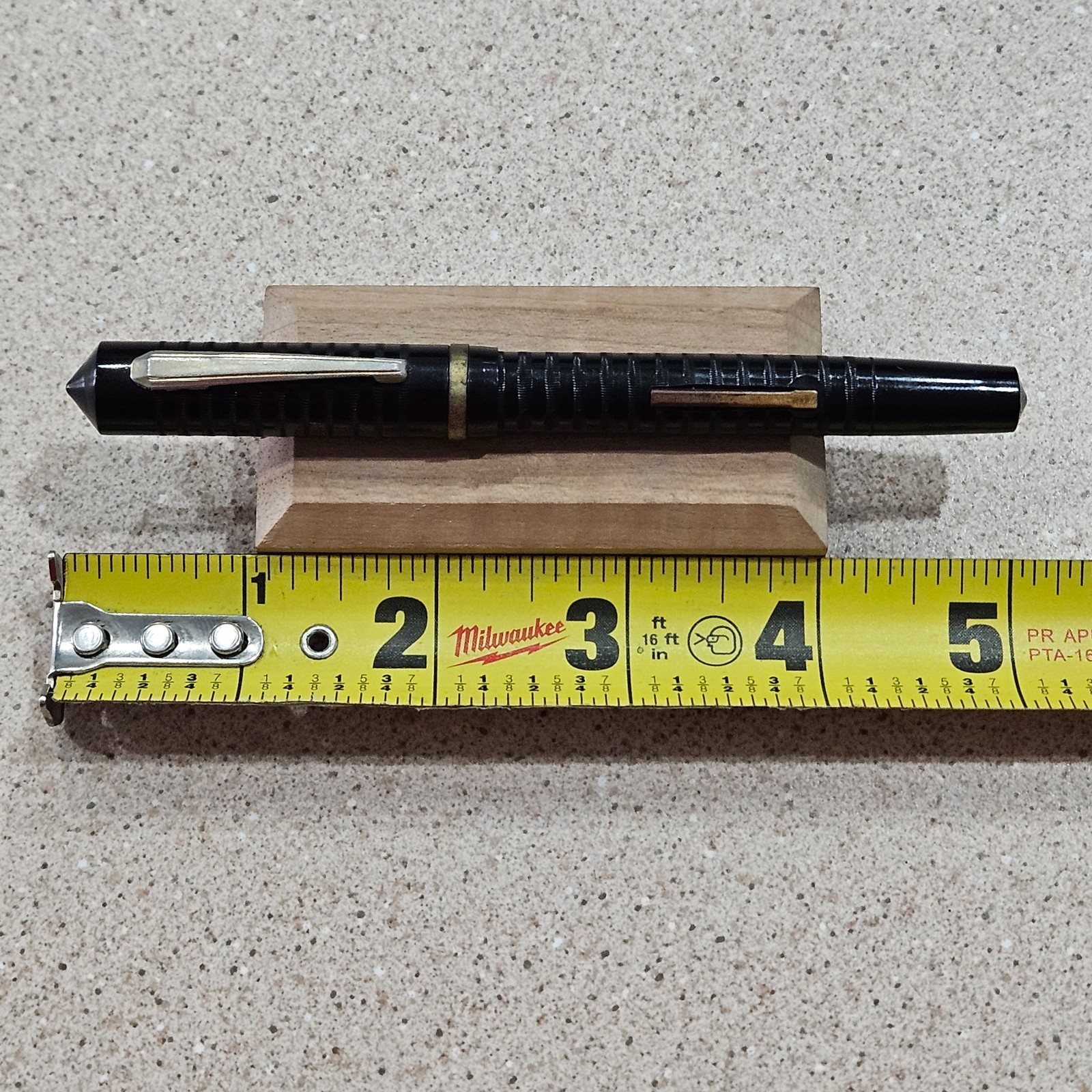Unbranded Lever Fill Black Etched Cap & Barrel With Pointed Ends 5″ Fountain Pen
