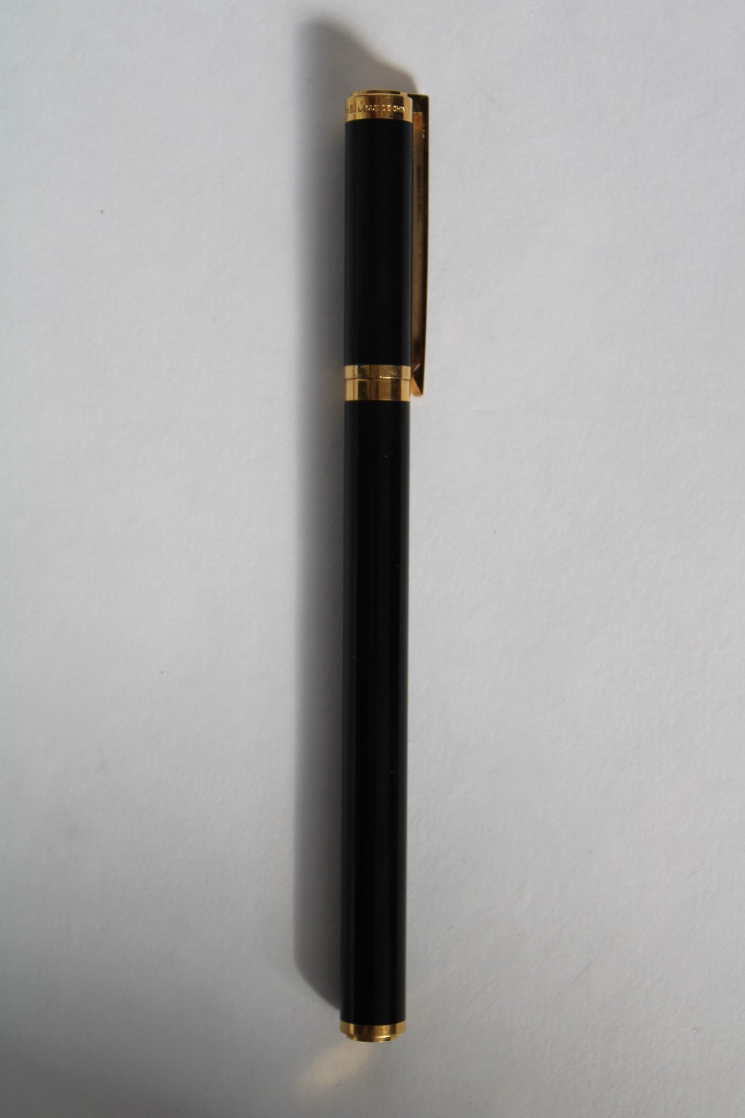Vintage S. T. Dupont, Laque De Chine, Paris, 18k Nib Black & Gold Fountain Pen