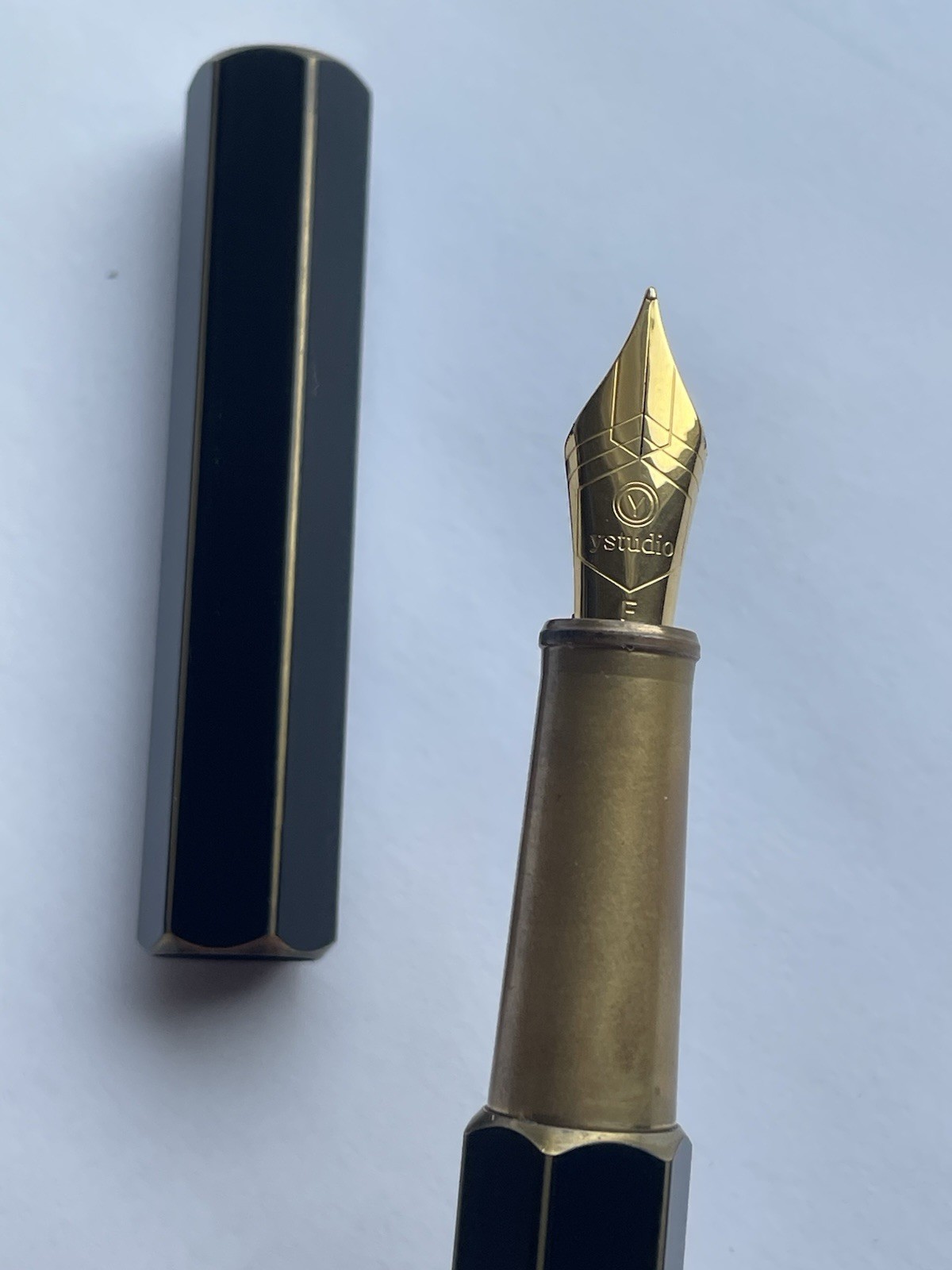 ystudio Classic Revolve Fountain Pen | Black | Fine (F) Nib