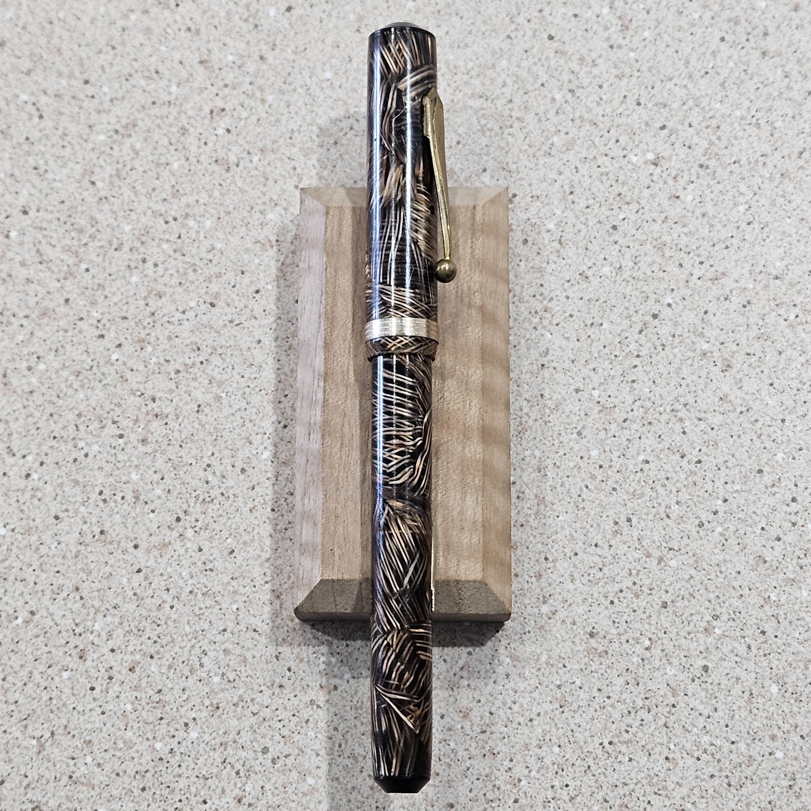 Vintage Unbranded Lever Fill Brown & Black Crosshatching 5-1/8 Inch Fountain Pen