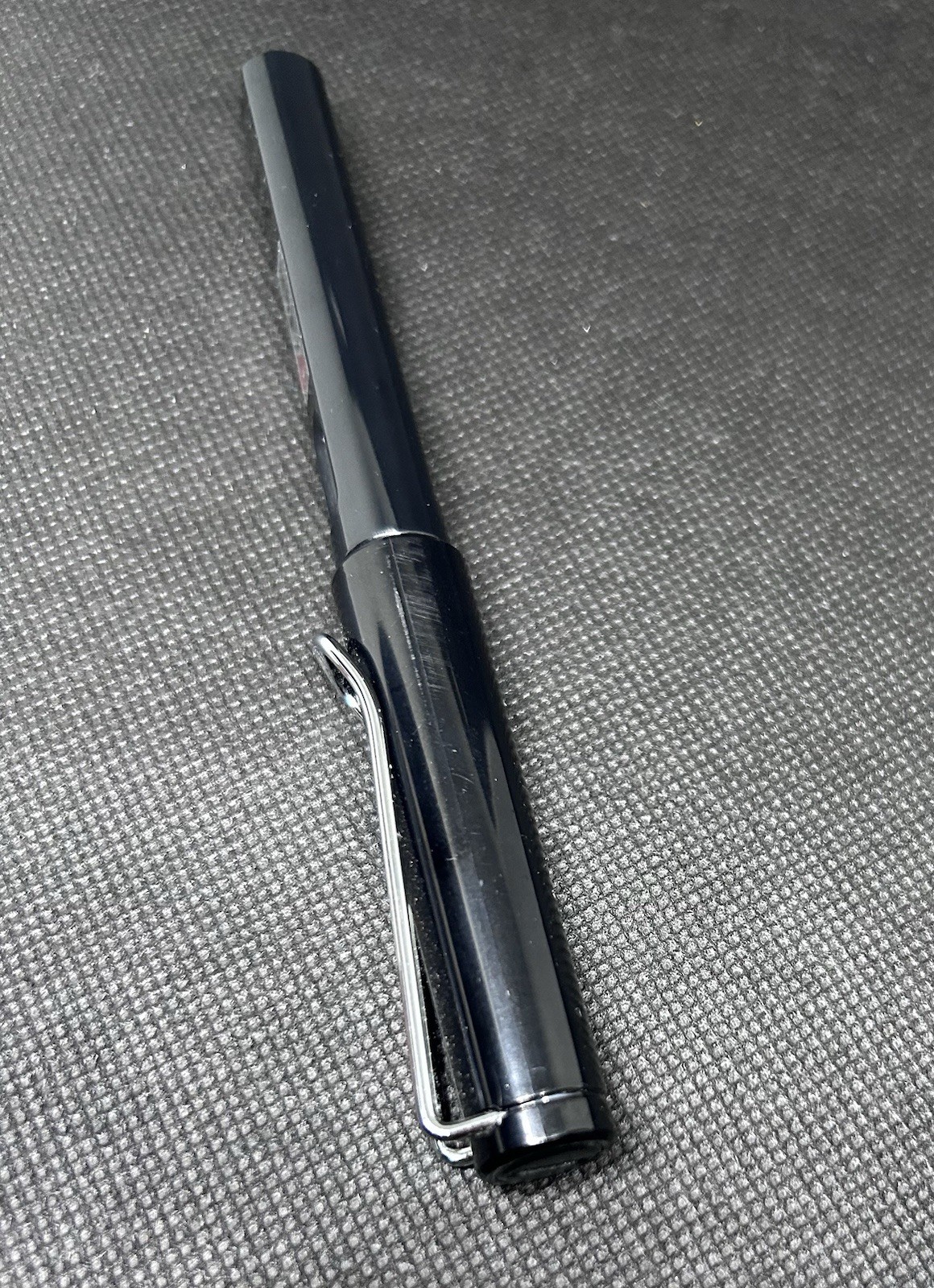 Black Glossy Fountain Pen 5.5″ Fine (F) Nib Liupindang Modern Design