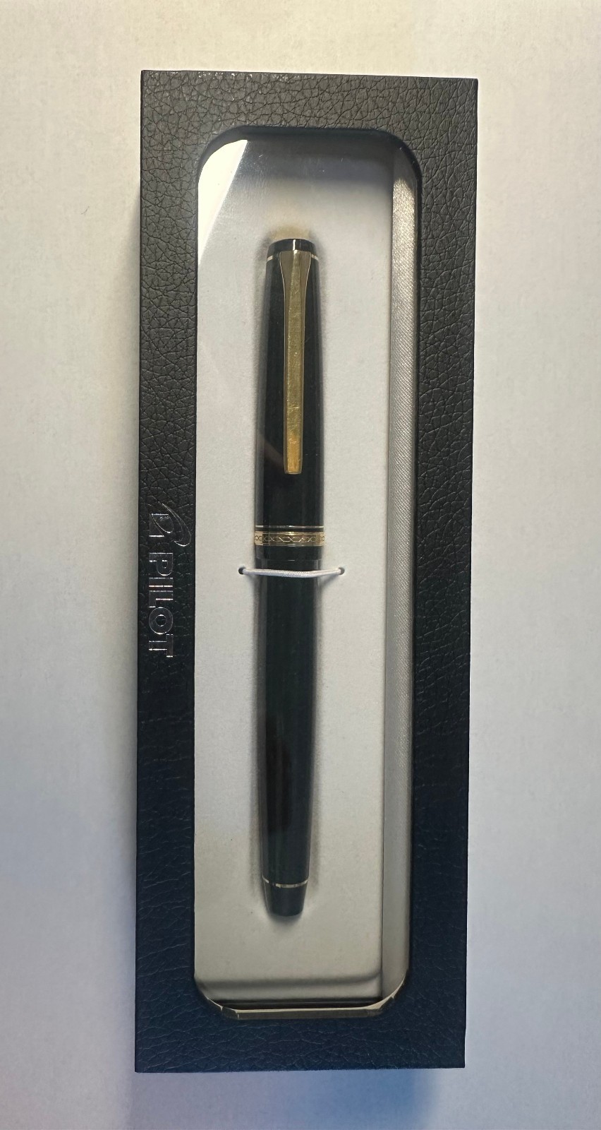 Pilot Falcon – Black Resin with Gold Trim – Fine nib – Used – No Converter