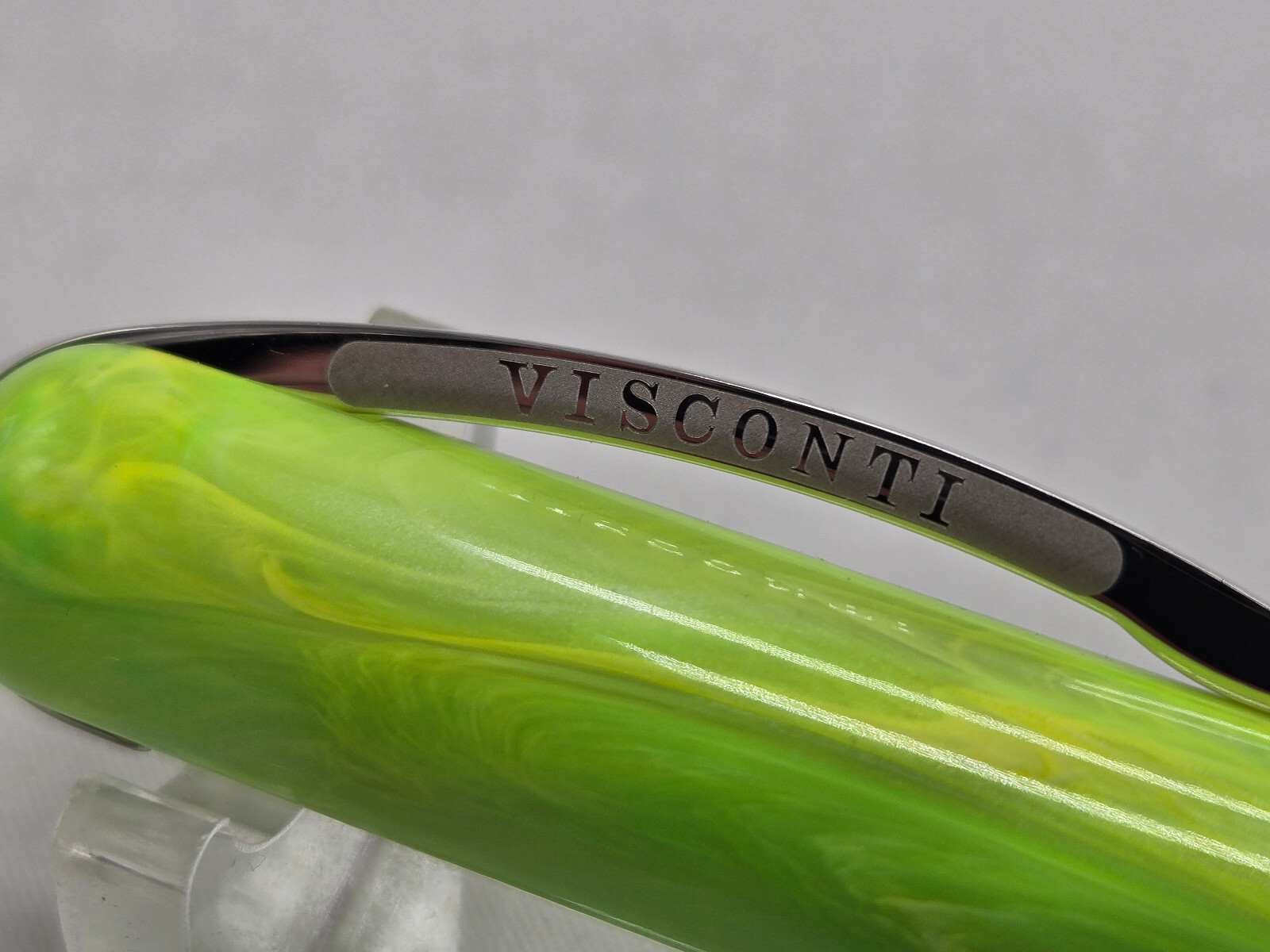 Visconti Breeze Marbled Lime Resin M Nib Fountain Pen+converter