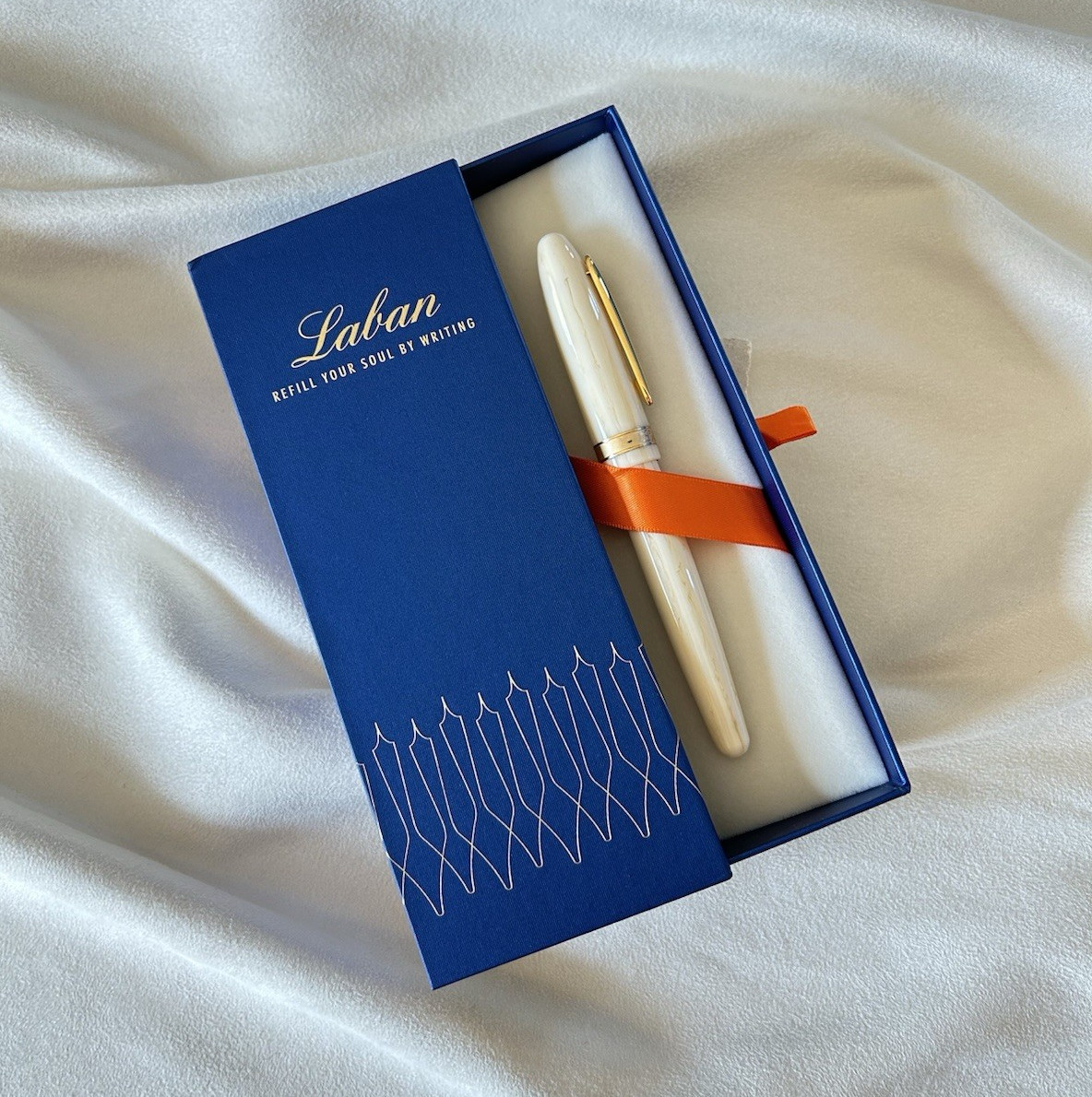 Laban Taroko Cream Acrylic Resin Fountain Pen Gold Trim M Nib with Box