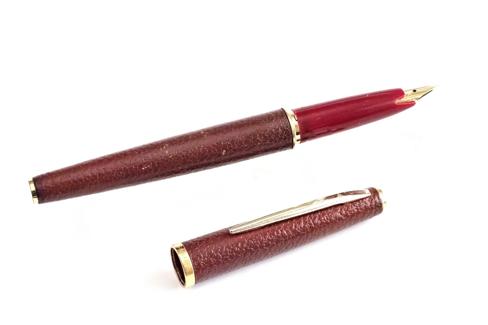 Premium Leather Coated SAILOR Fountain Pen 18K Gold EF Nib Highly Collectible