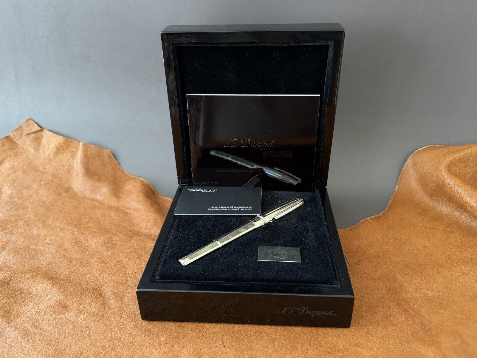 S.T. Dupont Olympio Nacre Noire Fountain Pen 18K Medium Nib | Paris | New in Box