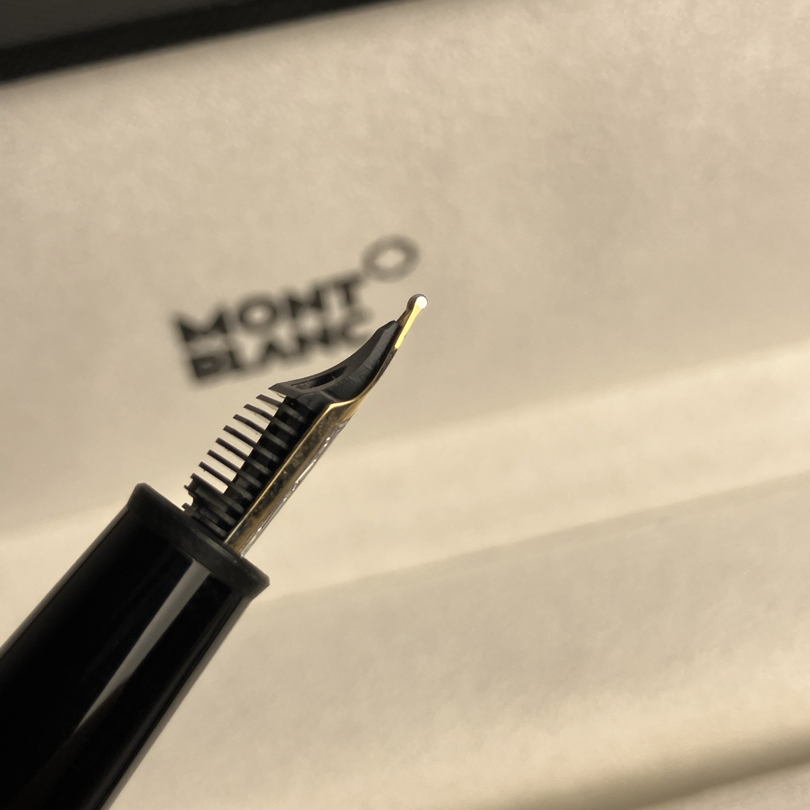 Montblanc Meisterstuck 144 18K AU750 Fountain Pen M Nib 4810 NOB